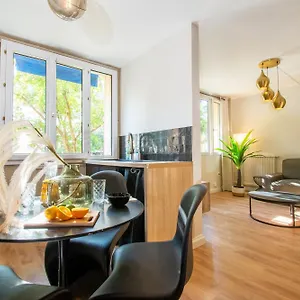 Maddison , Villeurbanne France